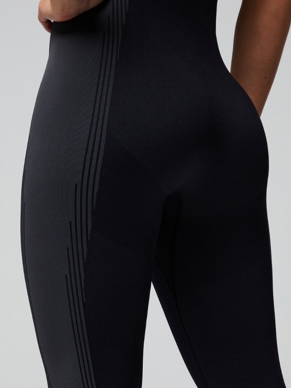 Fabletics Seamless Fusion 7/8 Jumpsuit Black Onyx White Small NWT - Picture 5 of 6